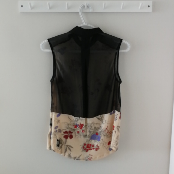 Sleeveless button up blouse - Picture 3 of 3